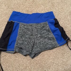 Athletic shorts size 26
Blue, black & gray